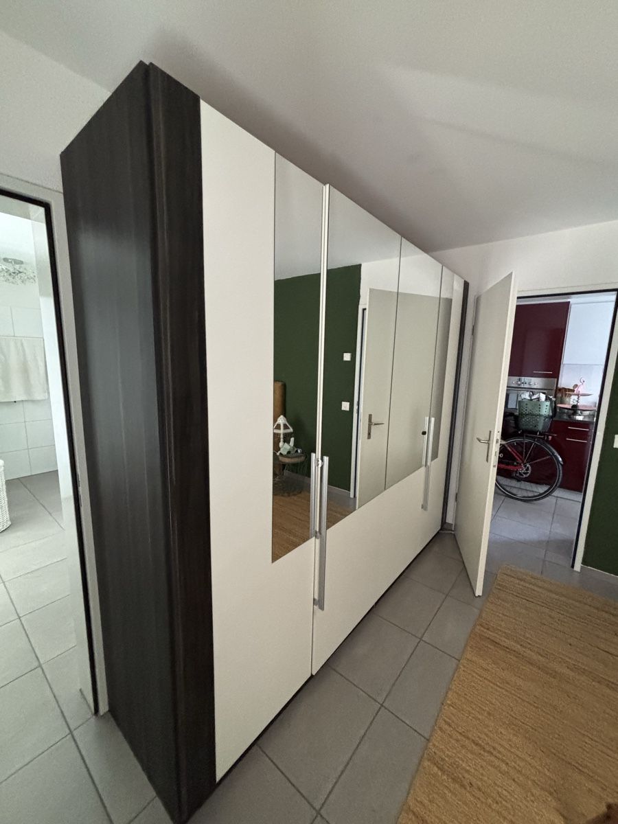 Armoires: Kleiderschrank – D'occasion à Rümlang par myBMW 4