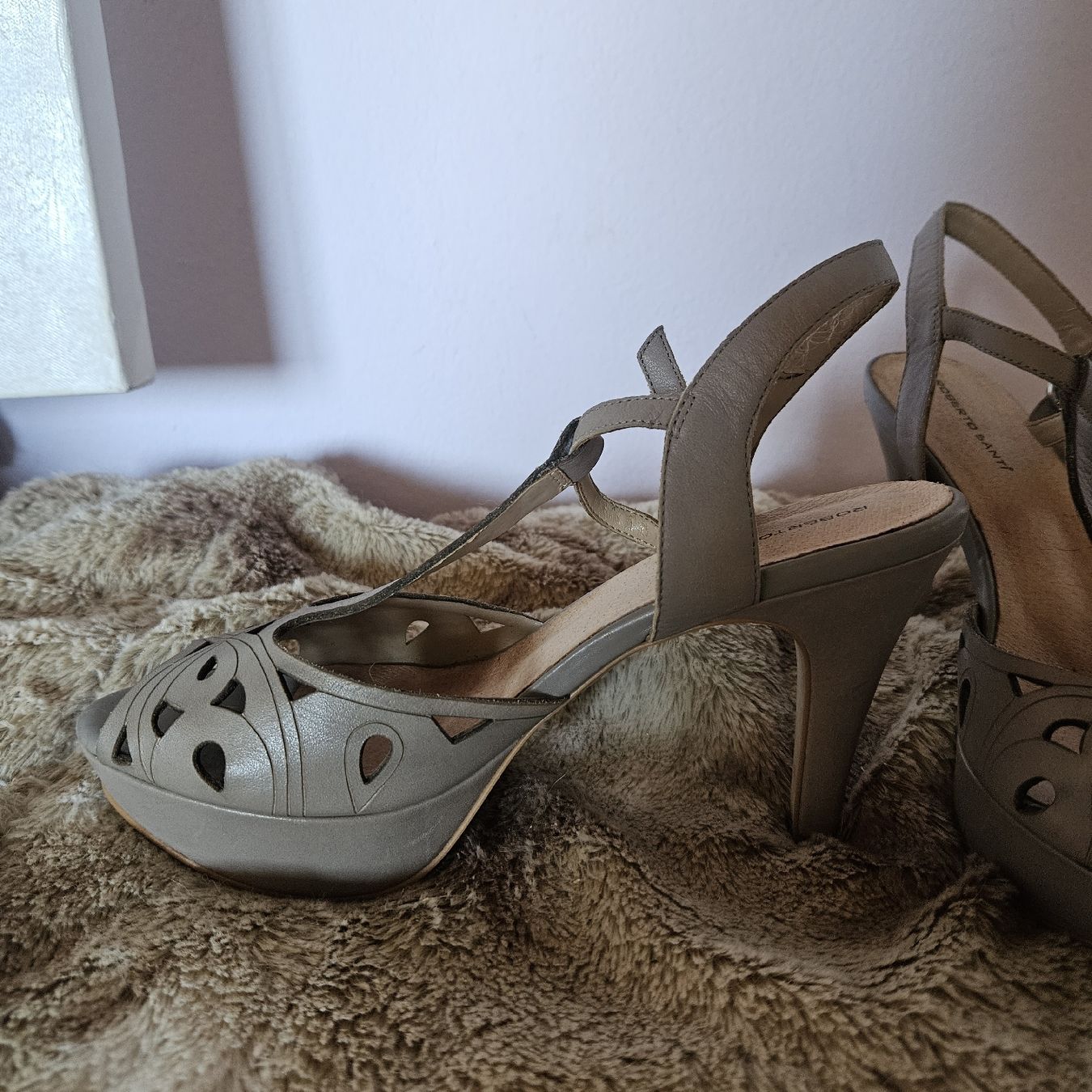 Scarpe da donna: Sandales ouvertes grises taille 39 bon état – Usato da St-gingolph venduto da mel_6vrj 1