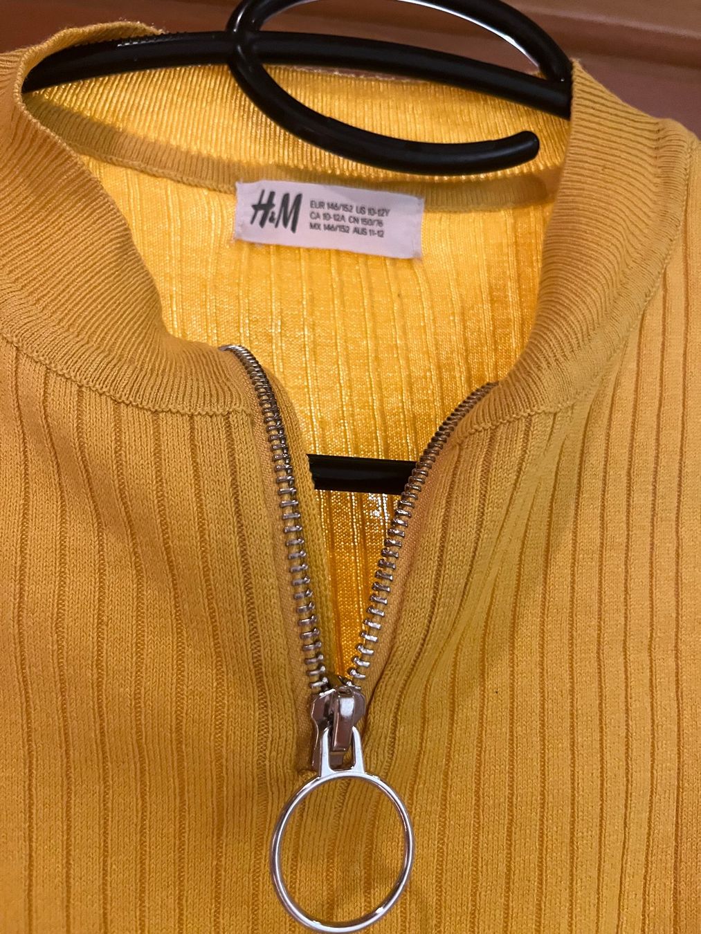 H&M Camicette, T-shirt & Top: HM Longsleeve, Gelb – Usato da Hombrechtikon venduto da lena_sulzer 2