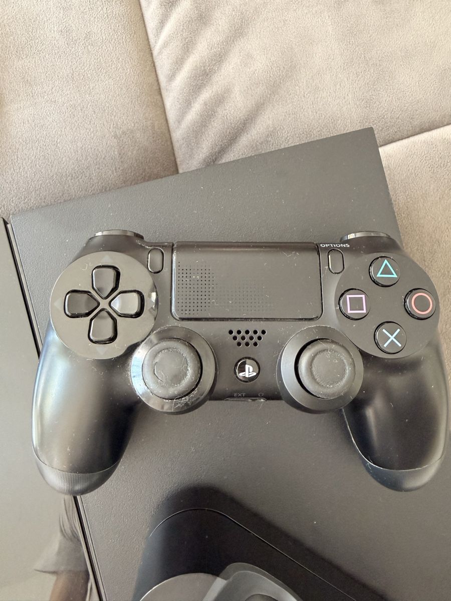 Sony Console: Playstation 4 mit 8 Spielen und Controller-Ladestation – Usato da Untersiggenthal venduto da Raf_s2pw 2