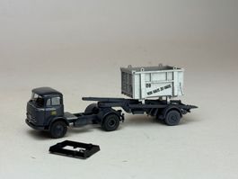 GB1- Brekina Mercedes LPS 338 von Haus zu Haus
