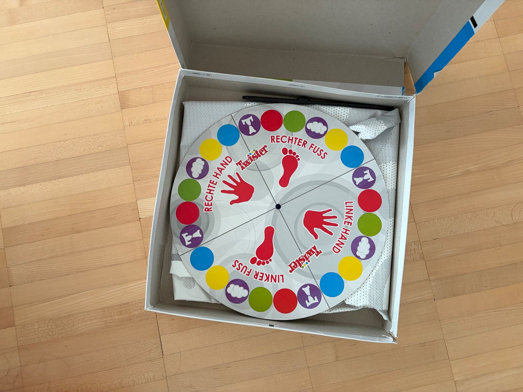 Hasbro Jeux: Twister Spiel – D'occasion à Suhr par schwarzeszebra 1