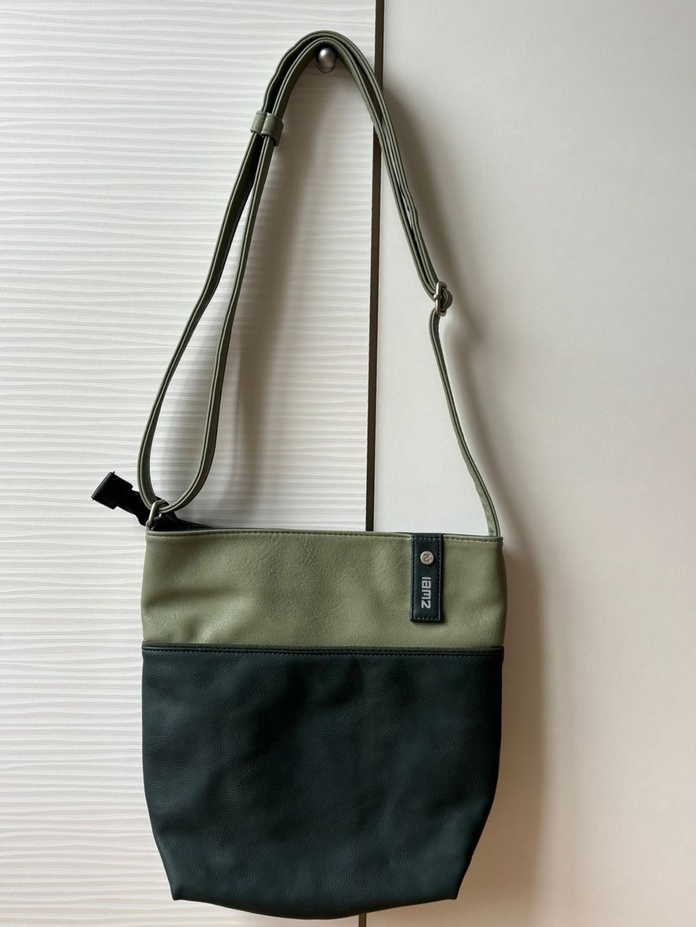 Taschen für Damen: ZWEI TASCHE – Gebraucht aus Emmenbrücke von gar_xds2