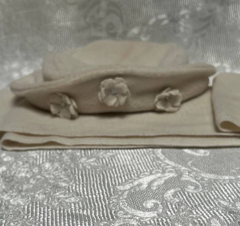 Hüte, Mützen & Caps: Set cappellino e sciarpa – Gebraucht aus Balerna von Mara.B. 1