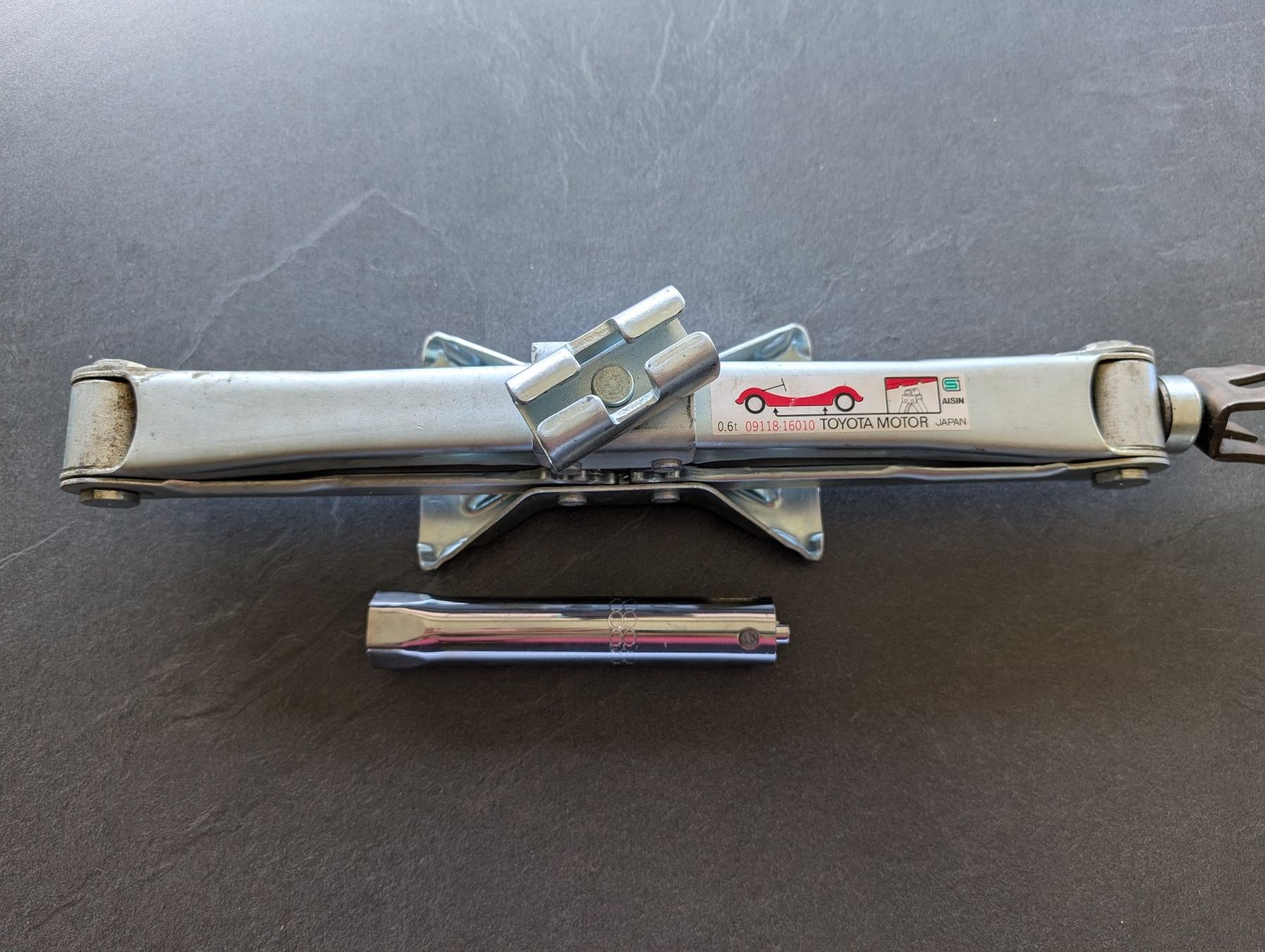 Toyota Tutti pezzi di ricambio auto: Cric Toyota – Usato da Gland venduto da Conan85