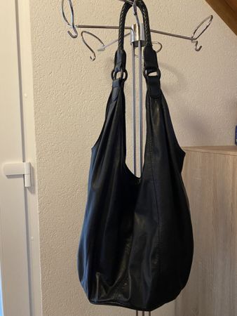 Schwarze Handtasche aus Leder