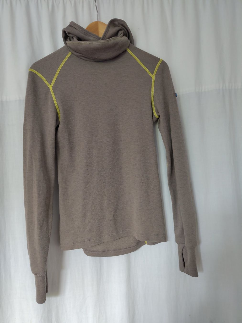 Odlo Top: Odlo Hoodie, isolant et très bon état – Nuovo (secondo la descrizione) da Biel/Bienne venduto da Creager