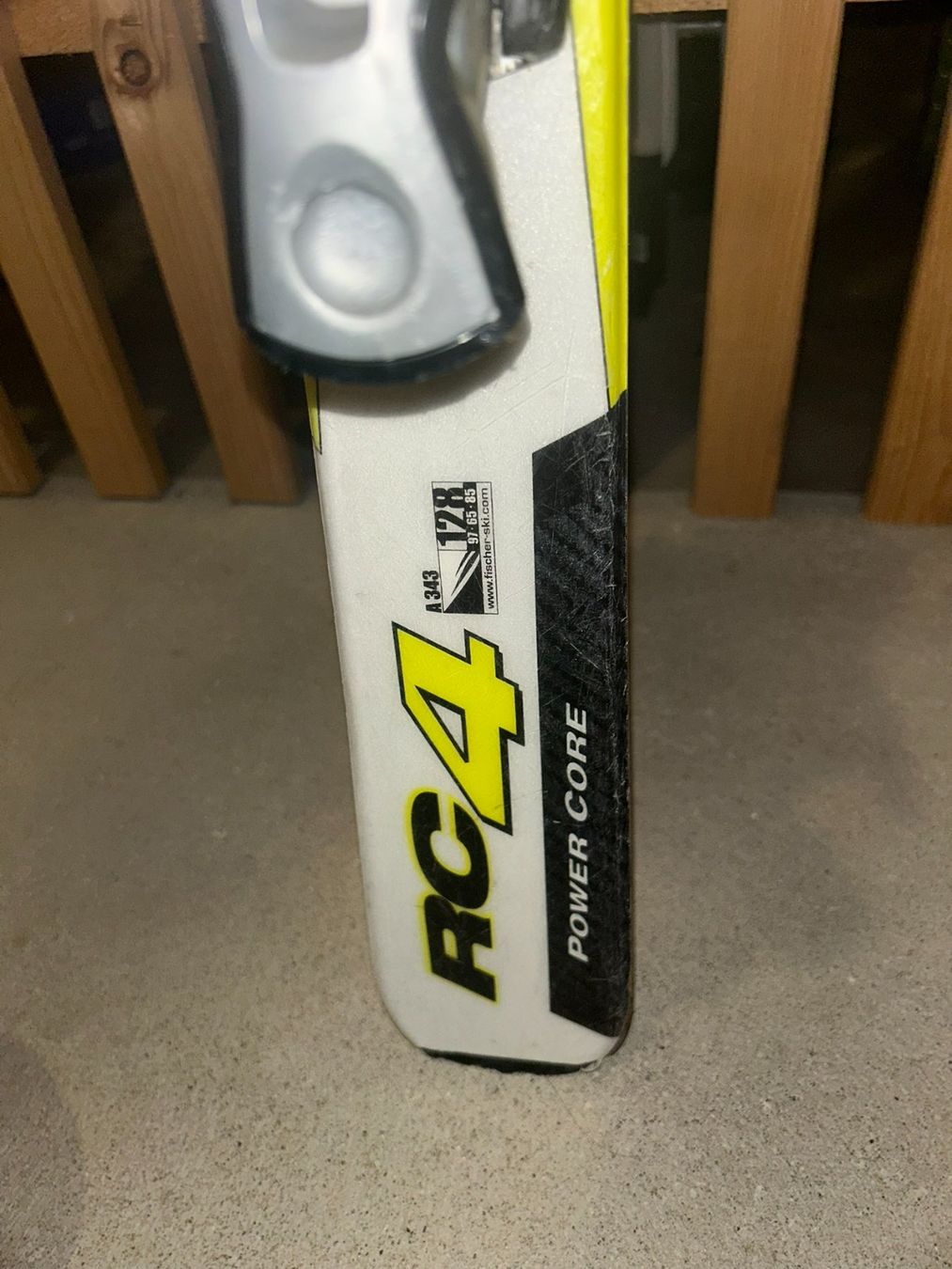 Fischer Sci: Ski Fischer 128cm mit Stöckli – Usato da Hagendorn venduto da diz_p6dg 3