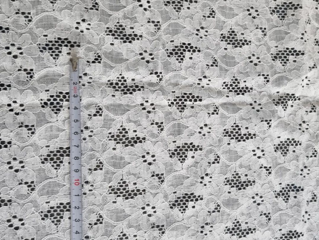 Tessuti: Stoff, Spitzenstoff  weiss – Nuovo e nell'imballaggio originale da Geroldswil venduto da Agapanthus22 1