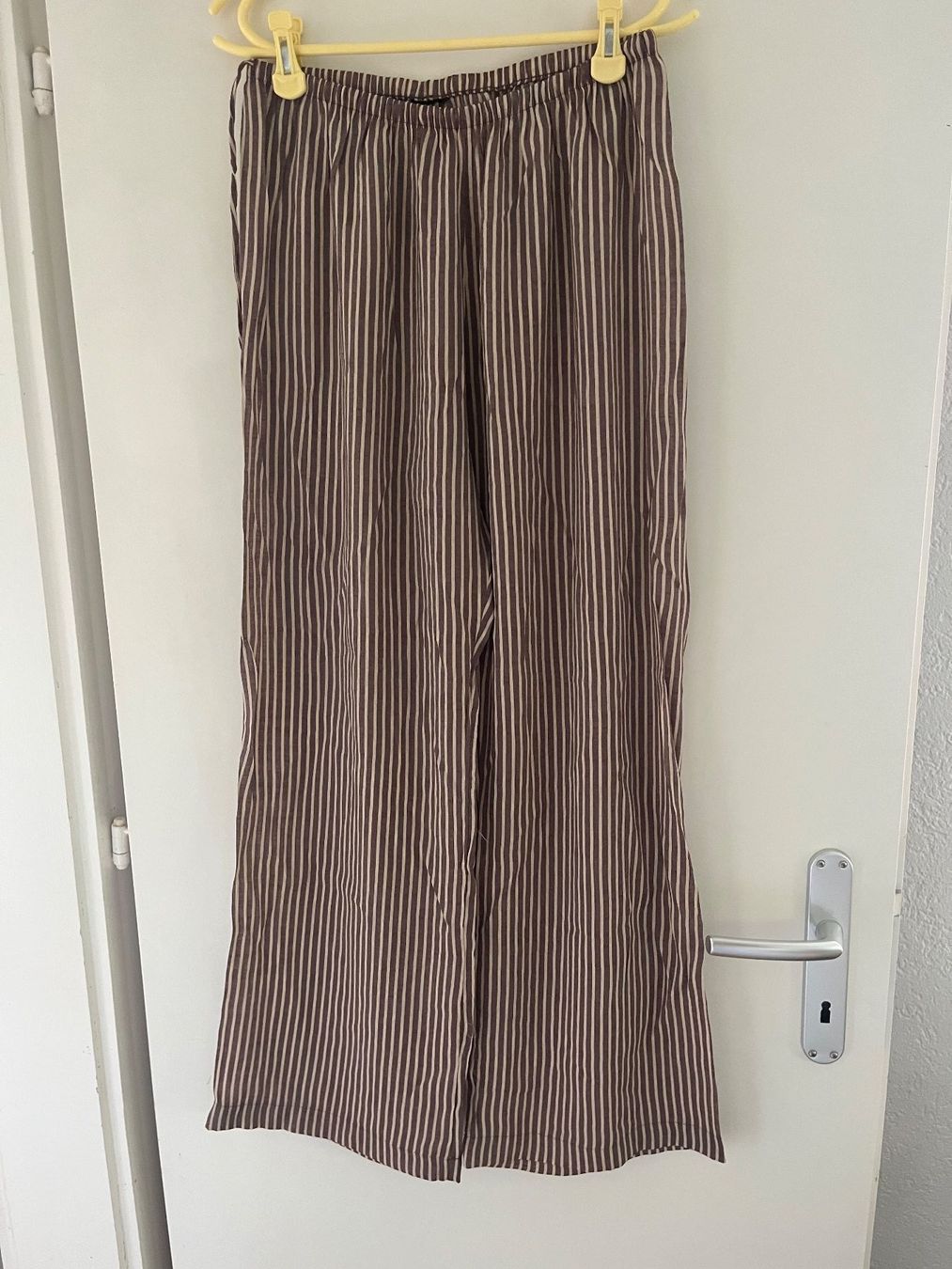 H&M Pantaloni: H&M Strandhose Gr. M – Usato da Utzenstorf venduto da Ismaele 2