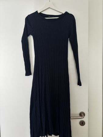 Dunkelblaues Kleid von Zara, Grösse M Top Zustand!
