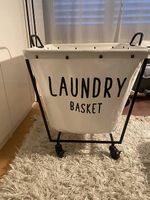 Maisons du Monde Wäschekorb auf Rollen | Industrial Style