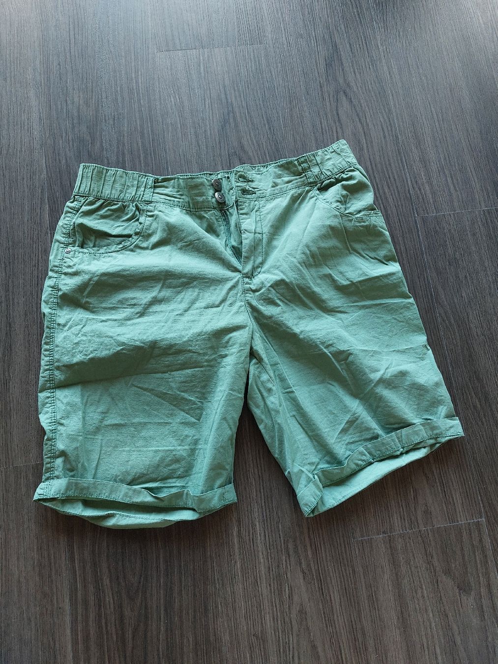 Pantaloni: kurze Hose / Shorts / Chicorèe – Usato da Hilterfingen venduto da Audimat