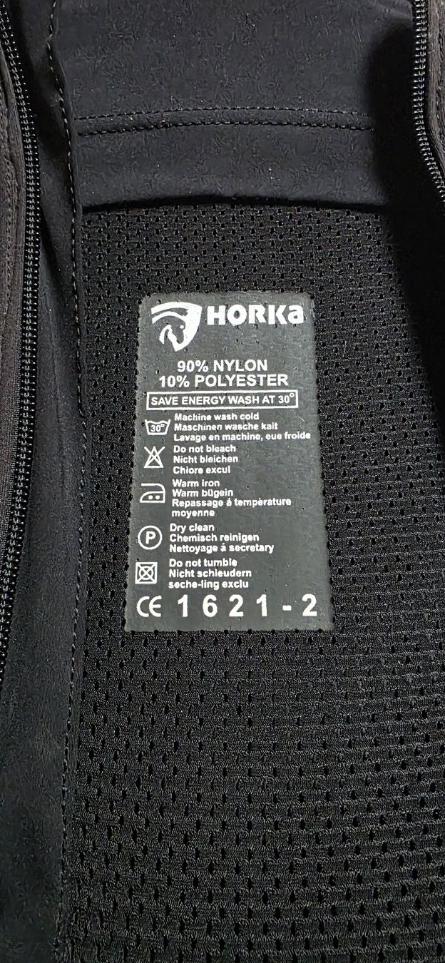 Lots de vêtements: Rückenschutz Grösse XS – Neuf (Voir description) à Aeschi SO par trindade 6