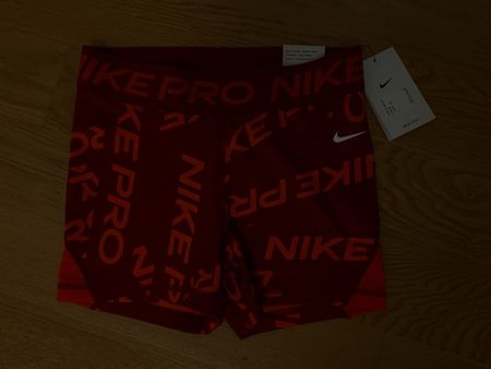 Nike Pro Shorts Rot mit Print Groesse S Neu