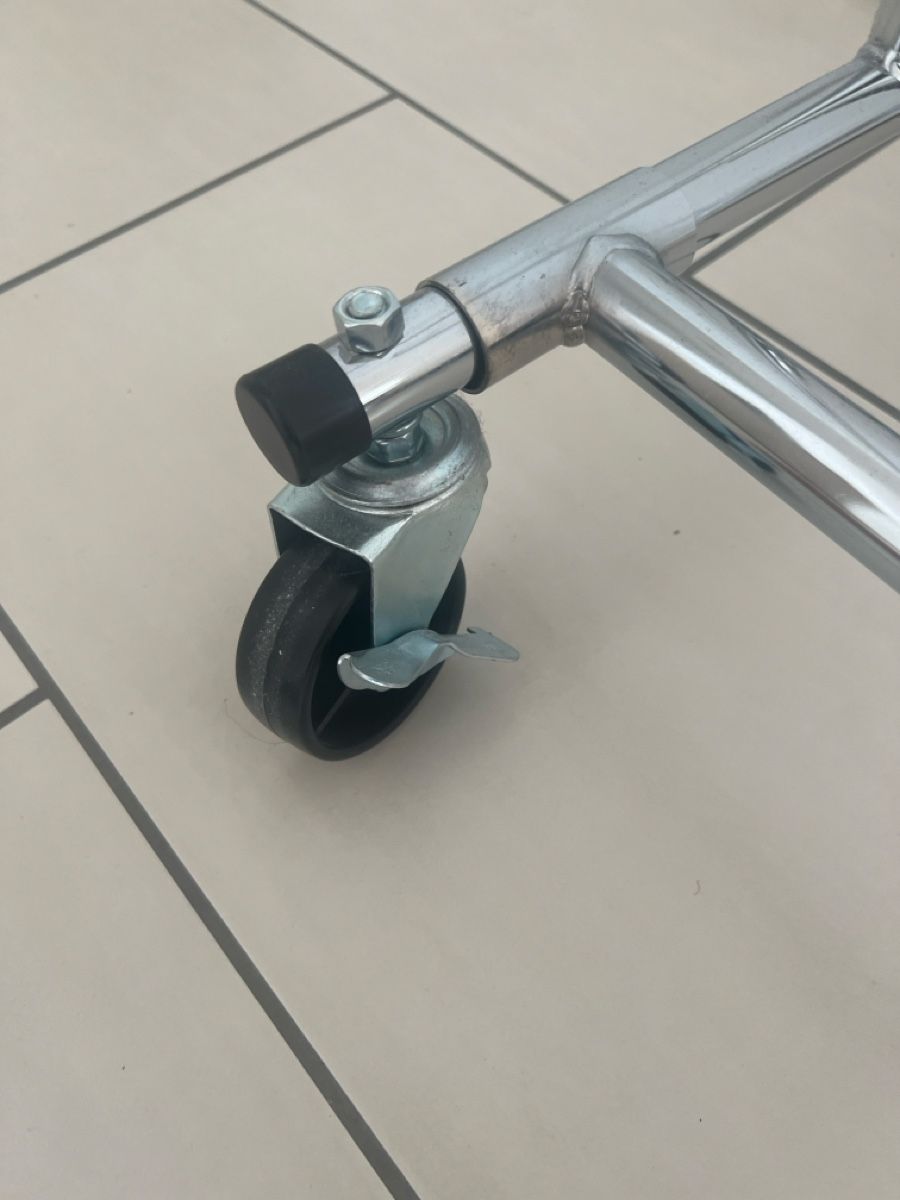 Altro in Decorazioni & Accessori: Metall Kleiderstange Top-Zustand – Usato da Steffisburg venduto da lar_r2c8 2