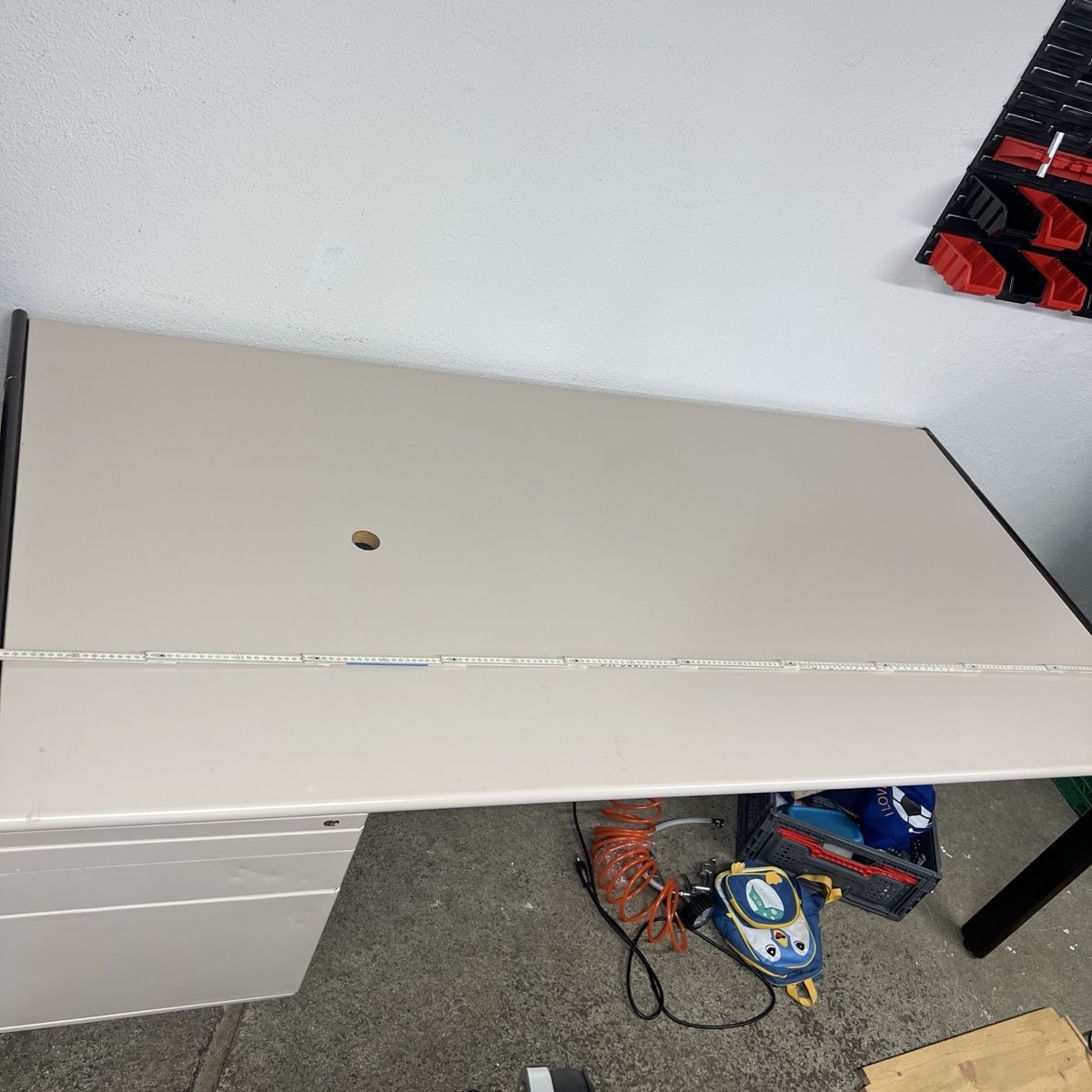 Schreibtische: Bürotisch grau gebraucht – Gebraucht aus Unterkulm von Sita013
