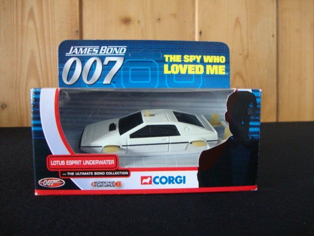 Corgi 1/36 Scale CC93985 - Roger Moore Era Set Lotus Underwater & Ski
