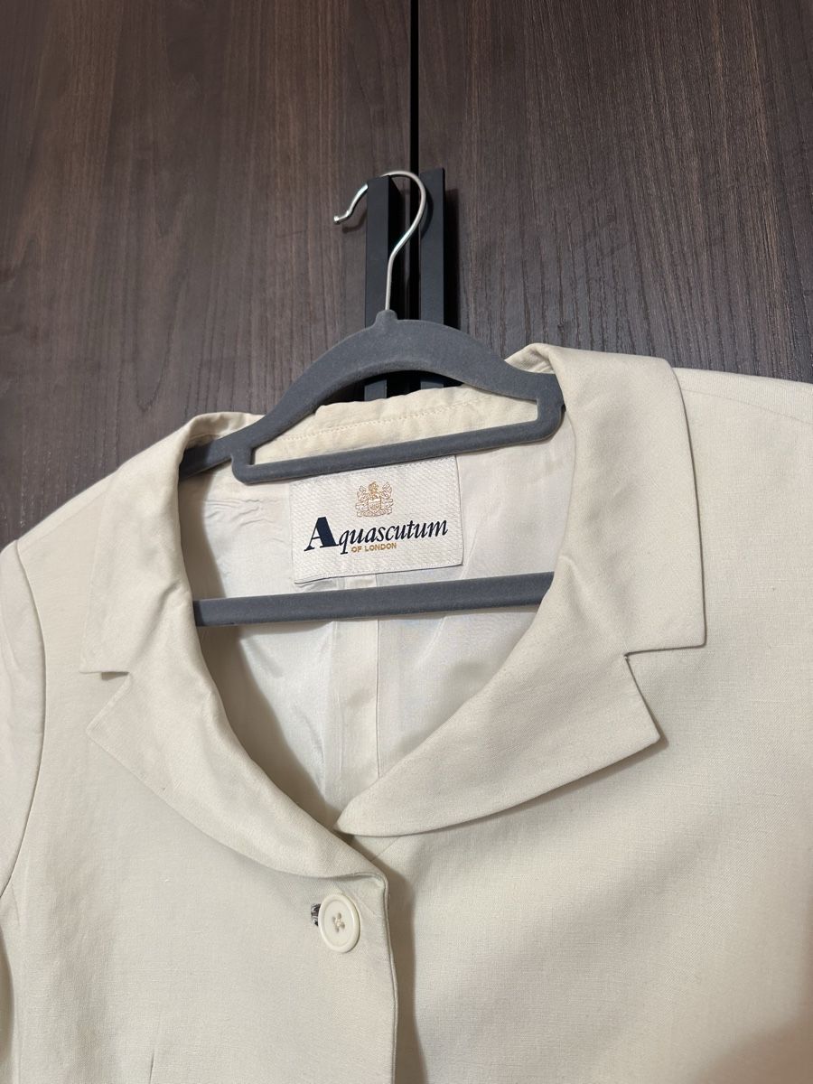 Aquascutum Giacche: Aquascutum beige blazer top – Usato da St. Niklausen LU venduto da lau_259n 1