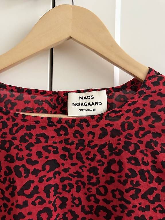 Camicette: Mads Nørgaard Bluse rot schwarz Leo - M – Usato da Zürich venduto da wie_r6sx 1