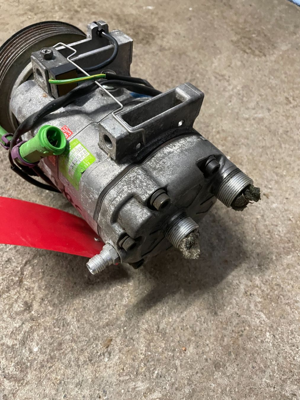 Audi Tutti pezzi di ricambio auto: Klimakompressor Audi 80 AVANT (1992) – Usato da Glarus venduto da adiweb007