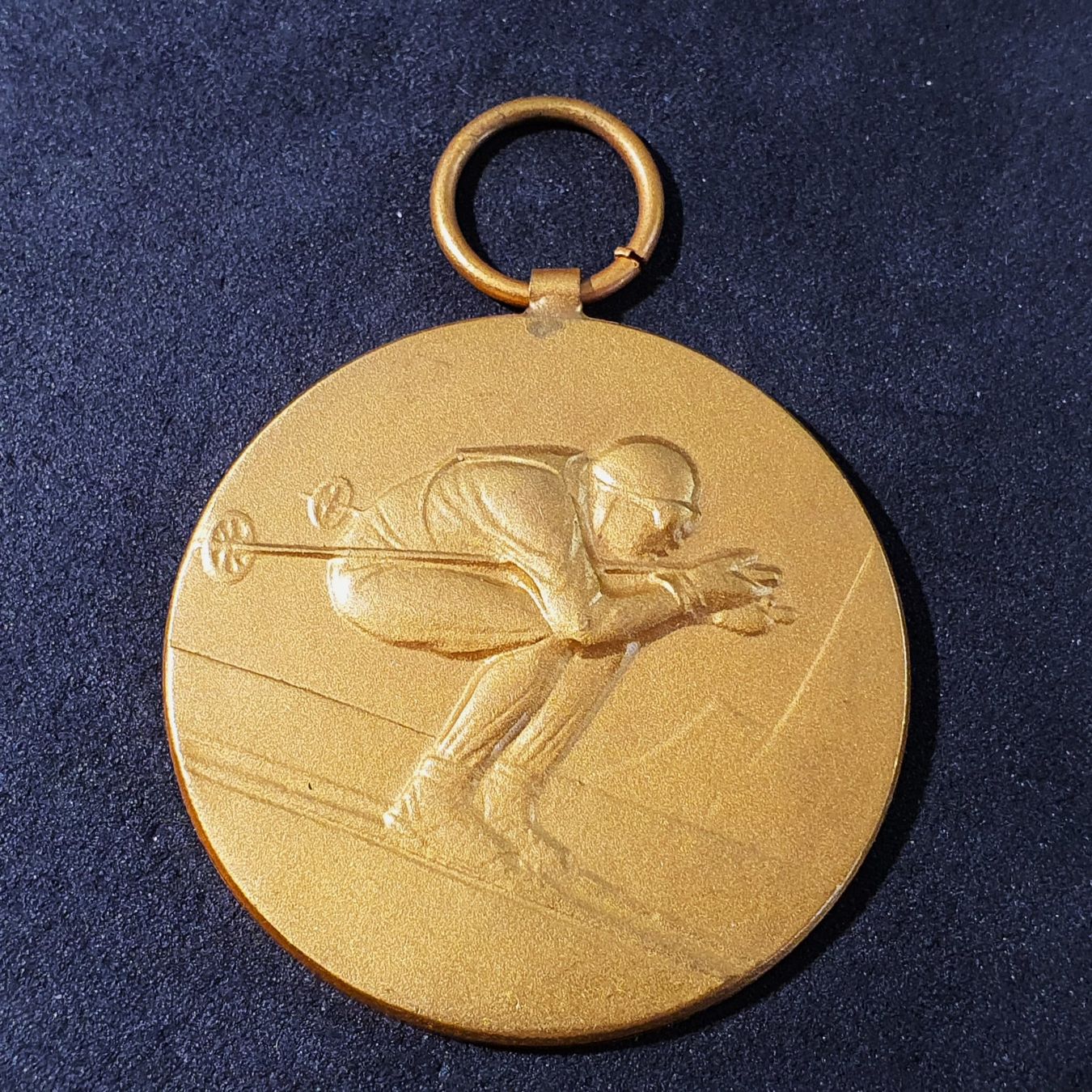 Placchette & Badge: Y922 - Abzeichen Skirennfahrer – Usato da Reinach BL venduto da Boston-Verkauf