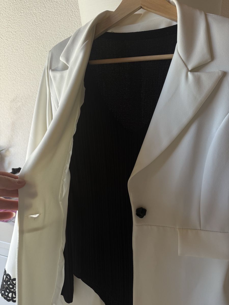 Giacche: SET Weisser Blazer mit Spitze + Schwarzer Body, Grösse M – Nuovo (secondo la descrizione) da Fislisbach venduto da jelennn 4