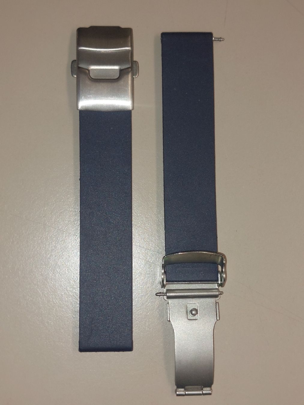 Armbänder & -reifen: Uhrenarmband 18mm – Neu und originalverpackt aus Zürich von shimibene