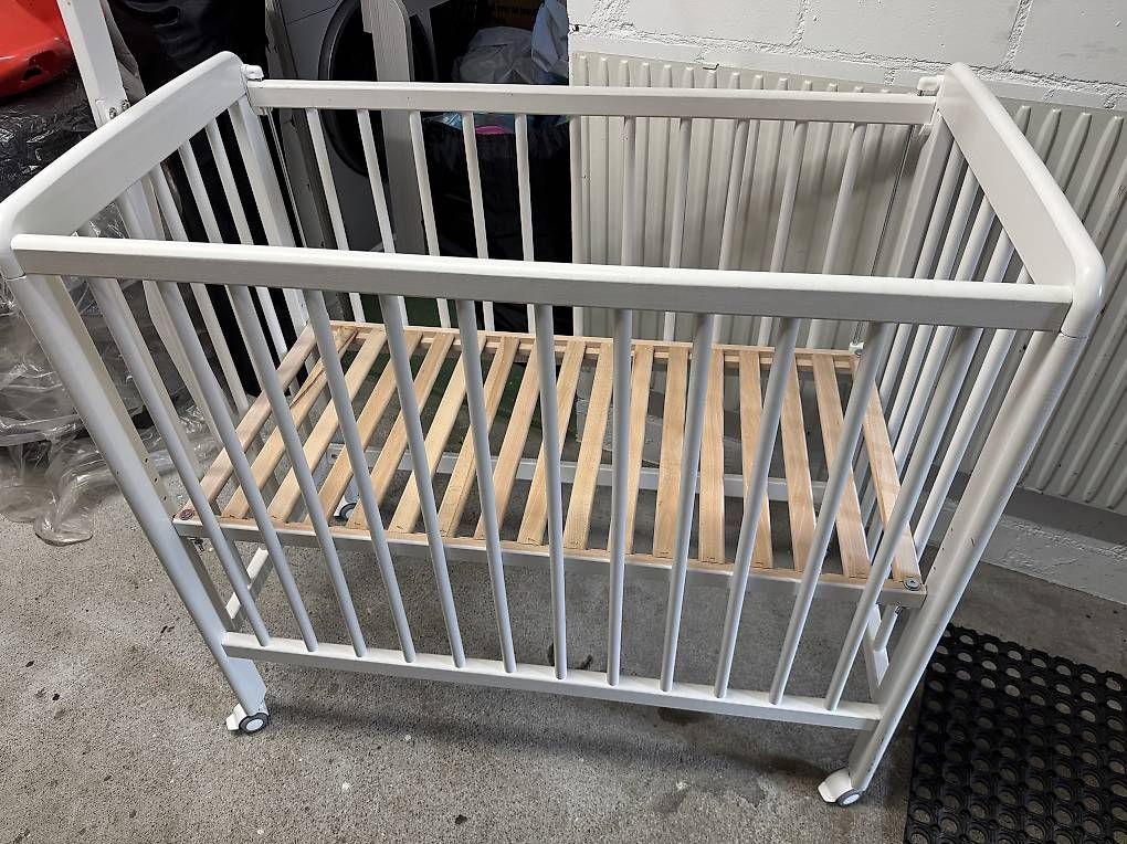 Letti: Babybett / Gitterbett  – Usato da Lengnau BE venduto da MarinoT 3