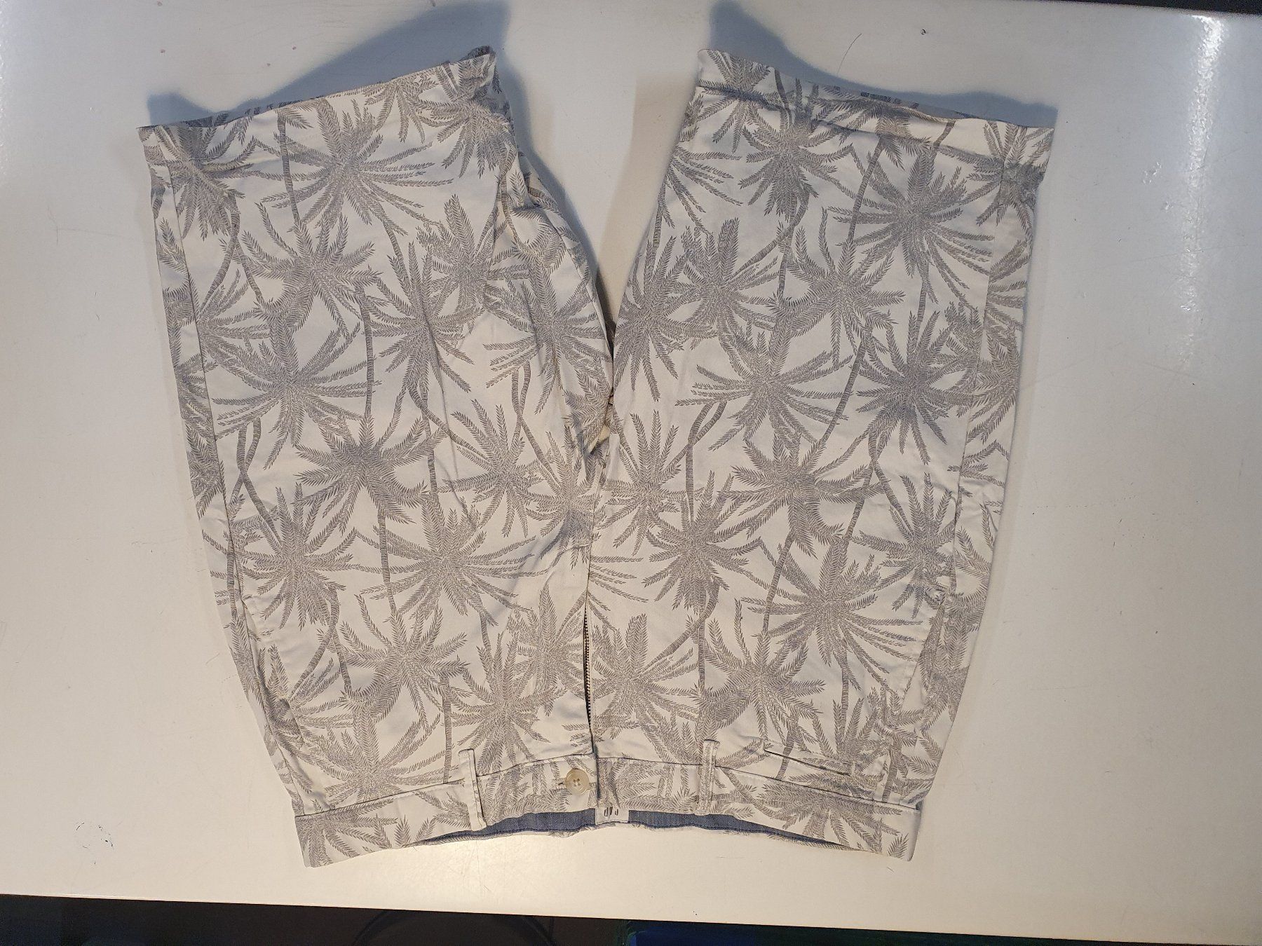 Gap Pantalons: GAP Shorts Palmenmuster grösse 34 – D'occasion à Zürich par loosebone