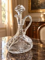 Decanter in cristallo con intagli decorativi usato