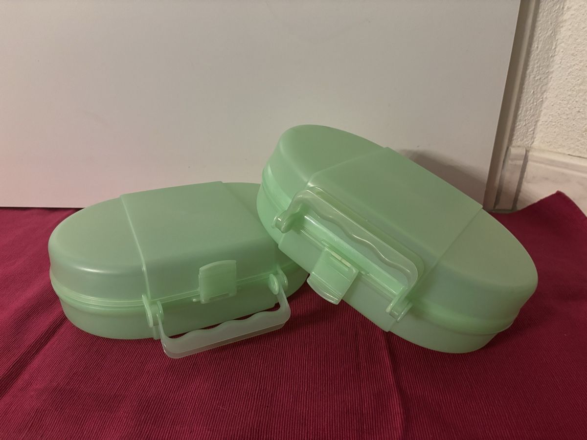 Tupperware Contenitori & Simili: 2 Tupperware Köfferchen, 30 cm Durchmesser, vintage – Nuovo (secondo la descrizione) da Urdorf venduto da leoale 1
