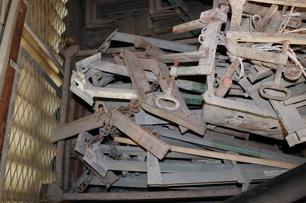 Tutti gli attrezzi: Div. Deckenrandabschalung Klemmwerkzeug pro Stück – Usato da Unteriberg venduto da Konstibau 4