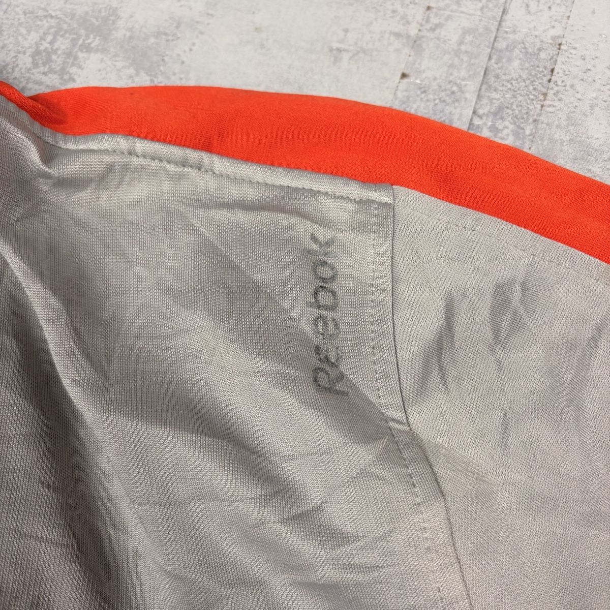 Reebok Maglioni & Felpe: Pull de sport chaud Reebok Zippé gris - Taille XL – Usato da Neuchâtel venduto da aliceguins 7