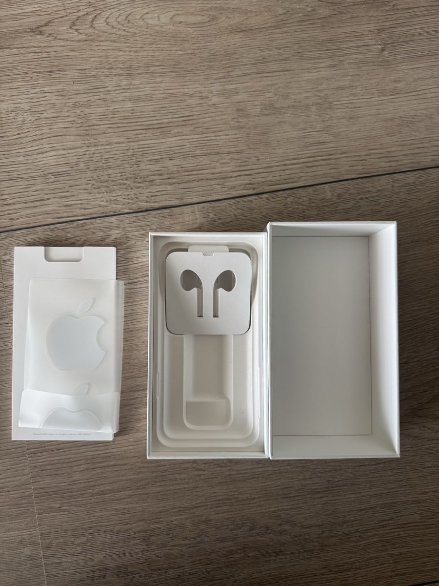 Apple Telefoni cellulari / Smartphones: LEERE Box von Iphone X – Usato da Zufikon venduto da joelle111 1