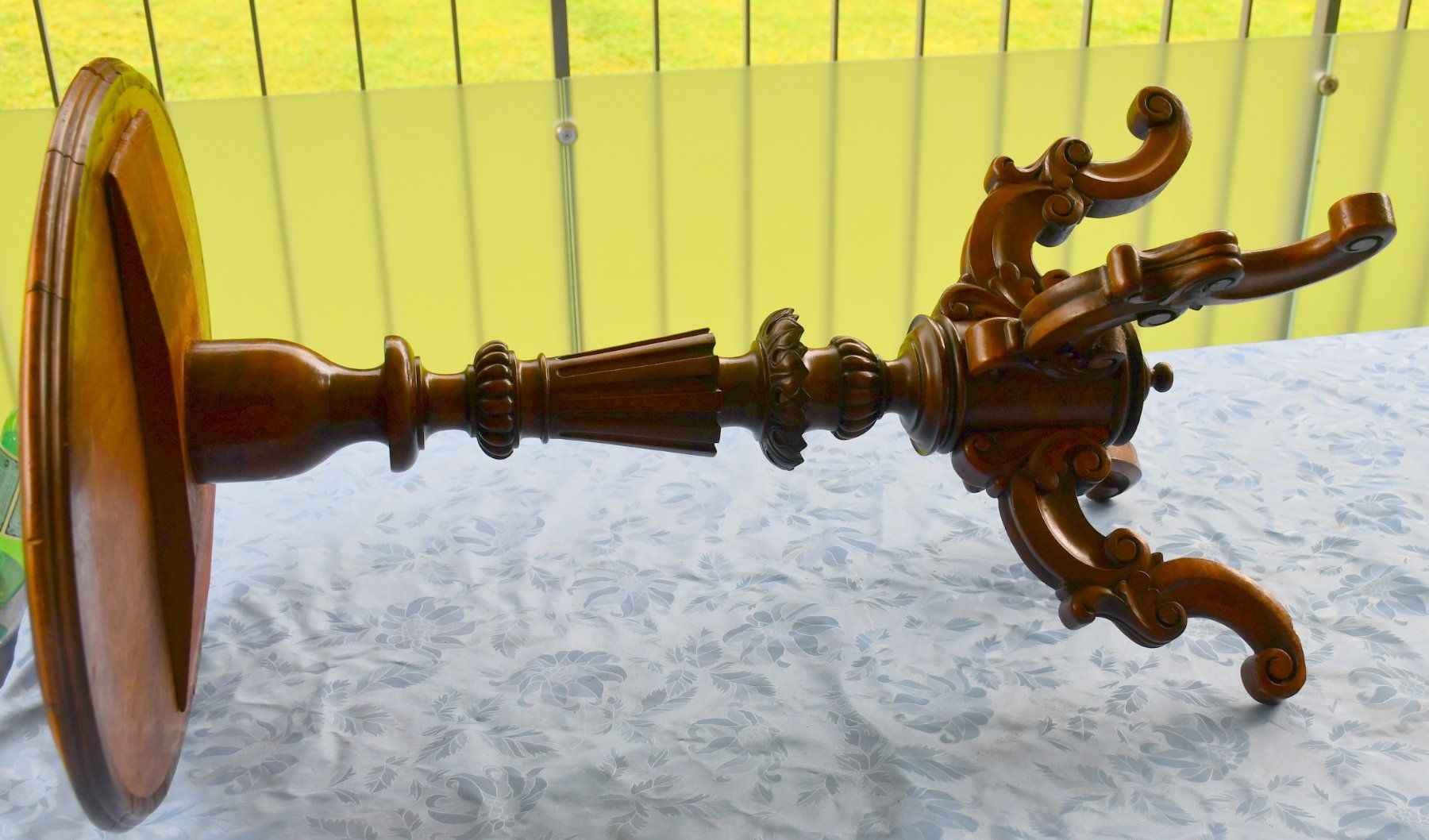 Tische: Antike Beistelltisch 72 cm – Gebraucht aus Rotkreuz von salsanera 2