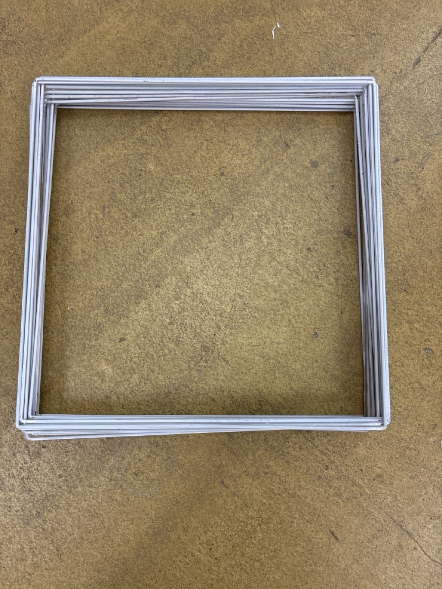 Supporti a parete: Metallquadrat 45x45cm – Usato da Erlen venduto da SaFehr