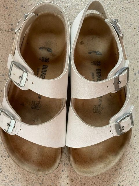 Birkenstock Chaussures filles: BIRKENSTOCK Sandalen - Grösse 32 – D'occasion à Zürich par LodgE-21