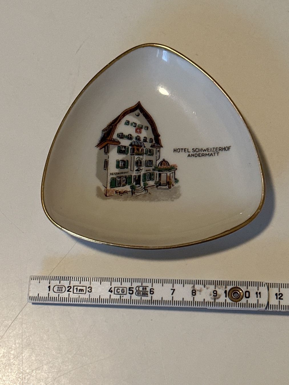 Servierplatten: Kleines Langenthal-Plättchen. Hotel Schweizerhof Andermatt – Gebraucht aus Zürich von Chaeffeler 2