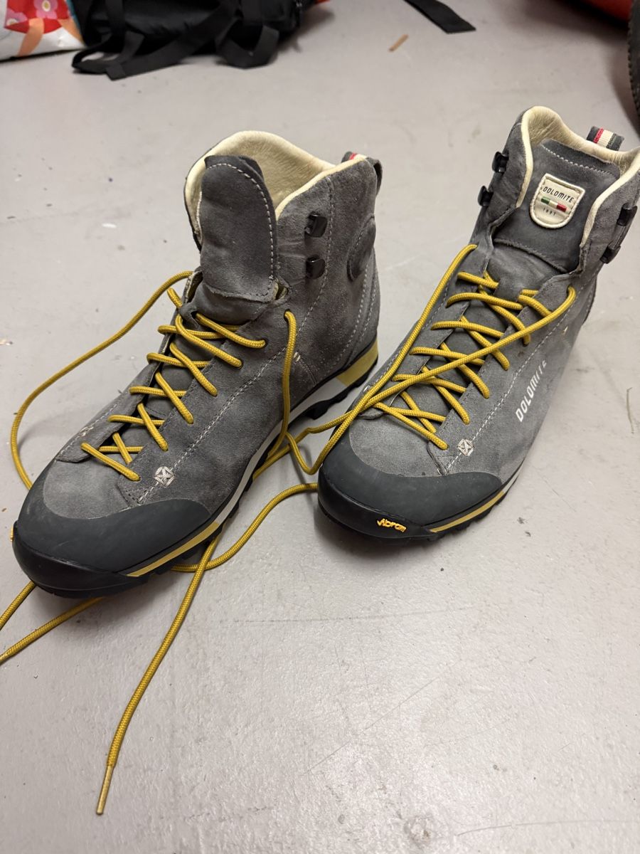 Dolomite Scarpe da uomo: Dolomite Wanderschuhe / Trekkingschuhe Gr. 44.5 Vibram – Usato da Sarmenstorf venduto da dar_lf2m 1