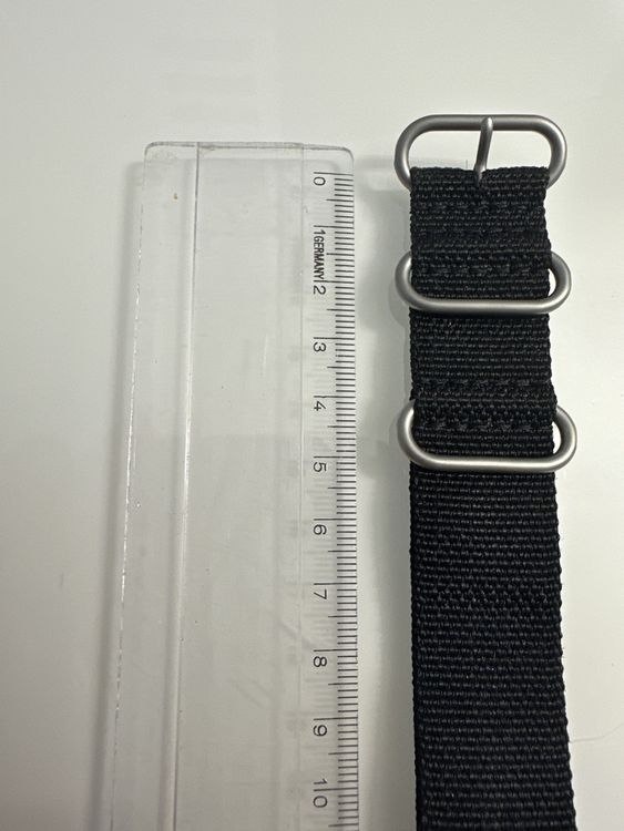 Bracciali & Braccialetti: Schwarzes  Nati Uhrenarmband Textil, neuwertig, 22mm breit – Nuovo (secondo la descrizione) da Biel/Bienne venduto da Vintgare 1