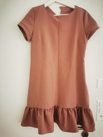 Kleid Rosé Grösse S, mit Volant Saum. Nur wenig getragen.
