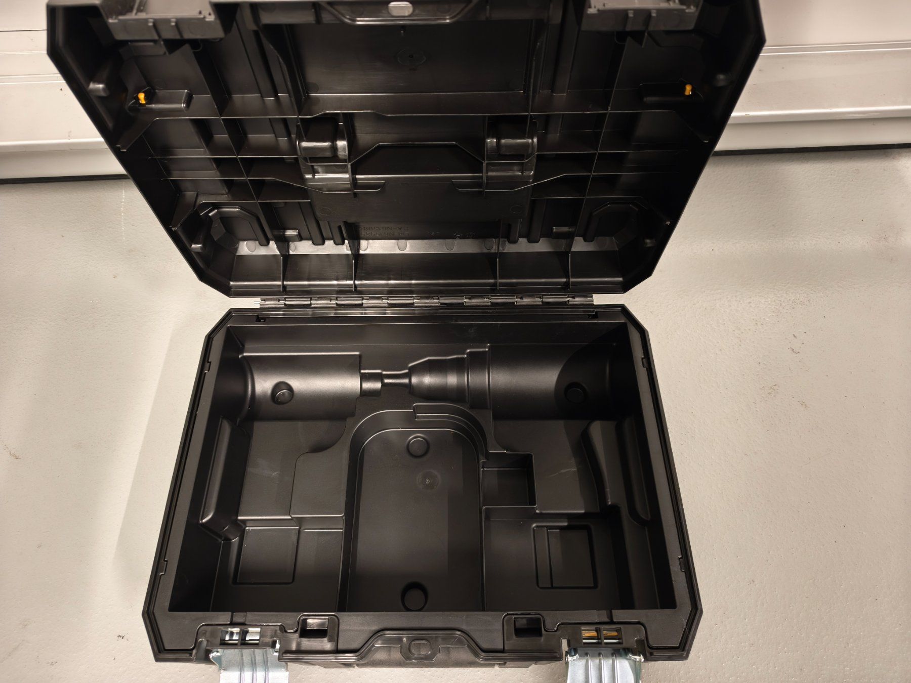 Valises de voyage: DeWalt Werkzeugkoffer gebraucht – D'occasion à Bonstetten par Strunz0 1