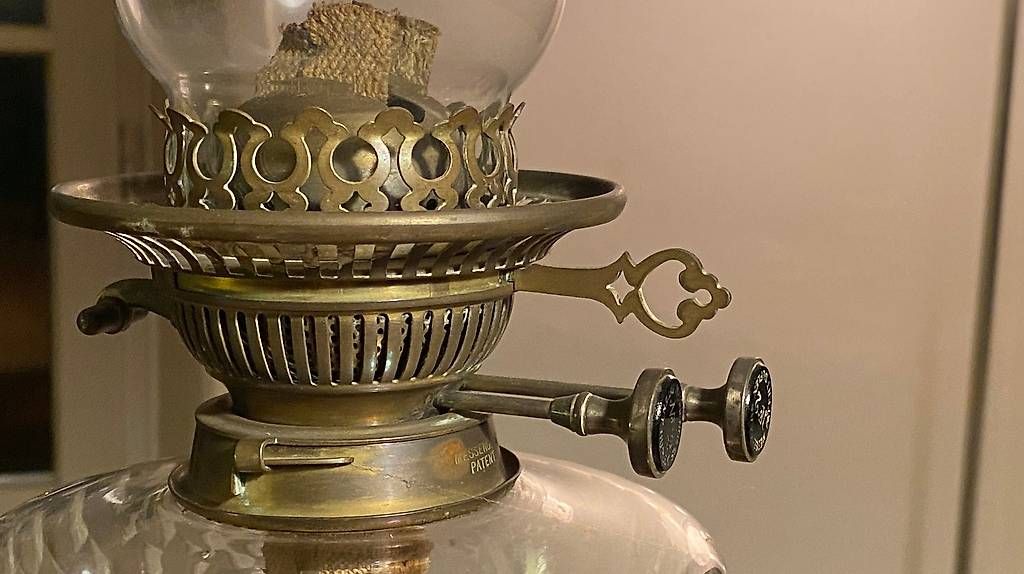 Lampade: Antike Petroliumlampe – Usato da Basel venduto da Kardiani 3