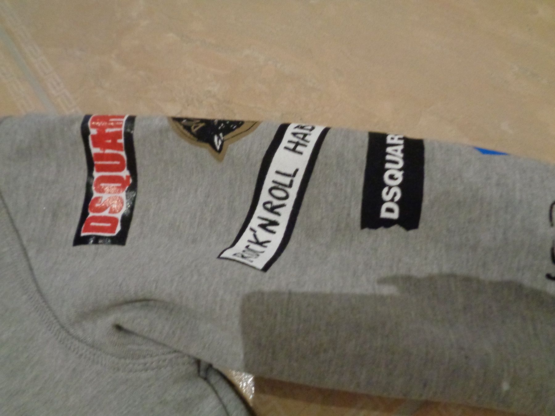 Dsquared2 Maglioni & Felpe: Dsquared2 NWT Pulli, 12J 152 NP183 Fr – Nuovo (secondo la descrizione) da Klingnau venduto da Markus14 1
