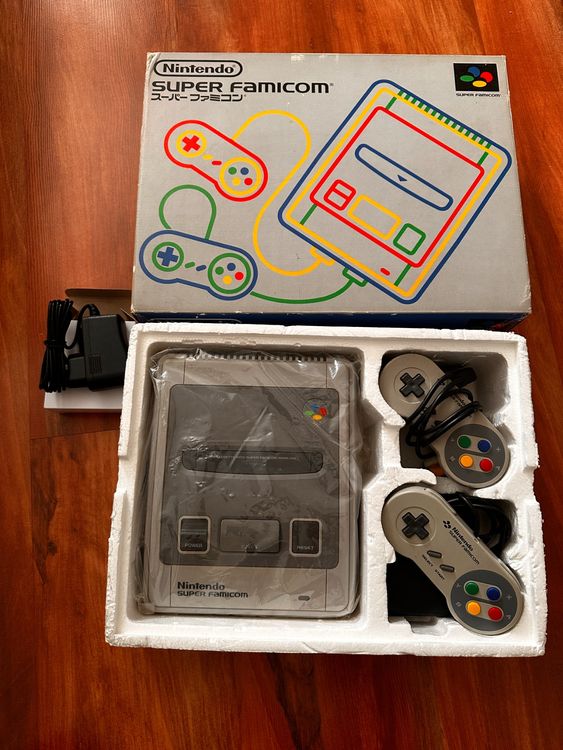 SNES Super Famicom Nintendo console avec 2 manettes en boite (Gebraucht ...