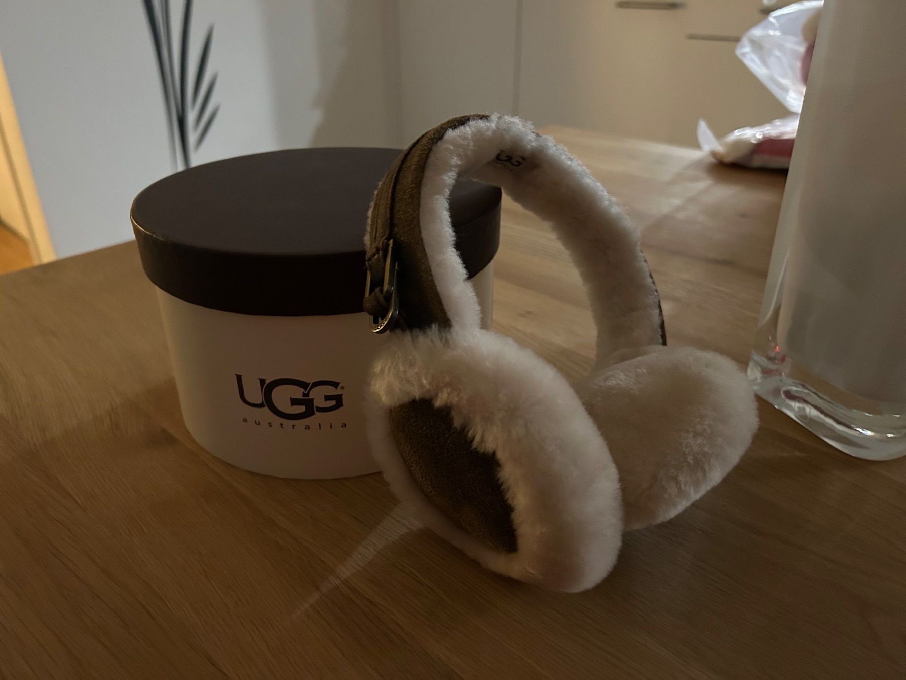 Ugg Copricapi, berretti & cappellini: Ugg Ohrenschützer, Braun , NEU – Nuovo e nell'imballaggio originale da Pratteln venduto da Fashionette.D.D.
