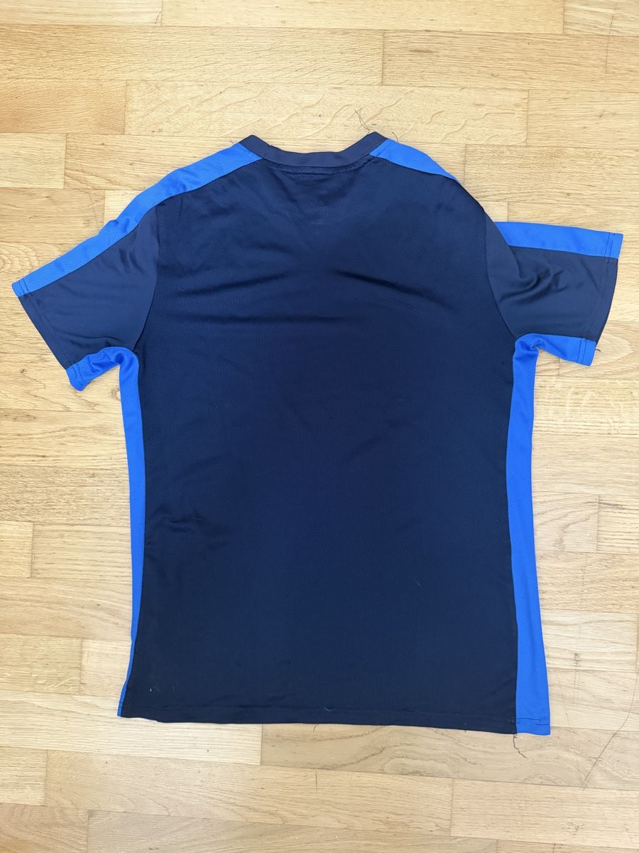 Canottiere & Pantaloni: Fc Zürich Trainings shirt – Usato da Fällanden venduto da lor_6bj9 1