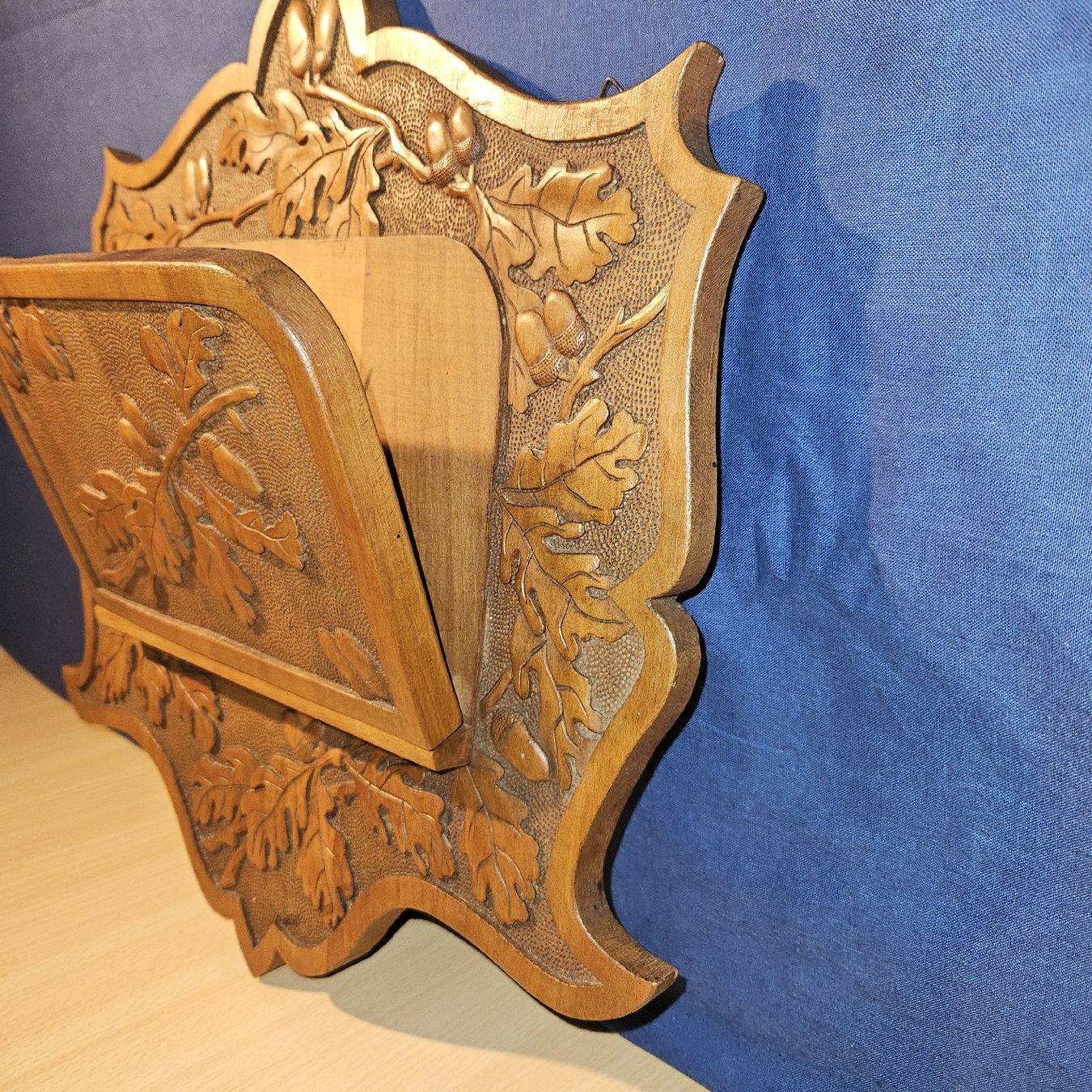Altro in Decorazioni & Accessori: Antike Holz-Wandzeitungshalter/Briefablage mit Eichenlaub – Usato da Kriens venduto da gra_fhn7 4