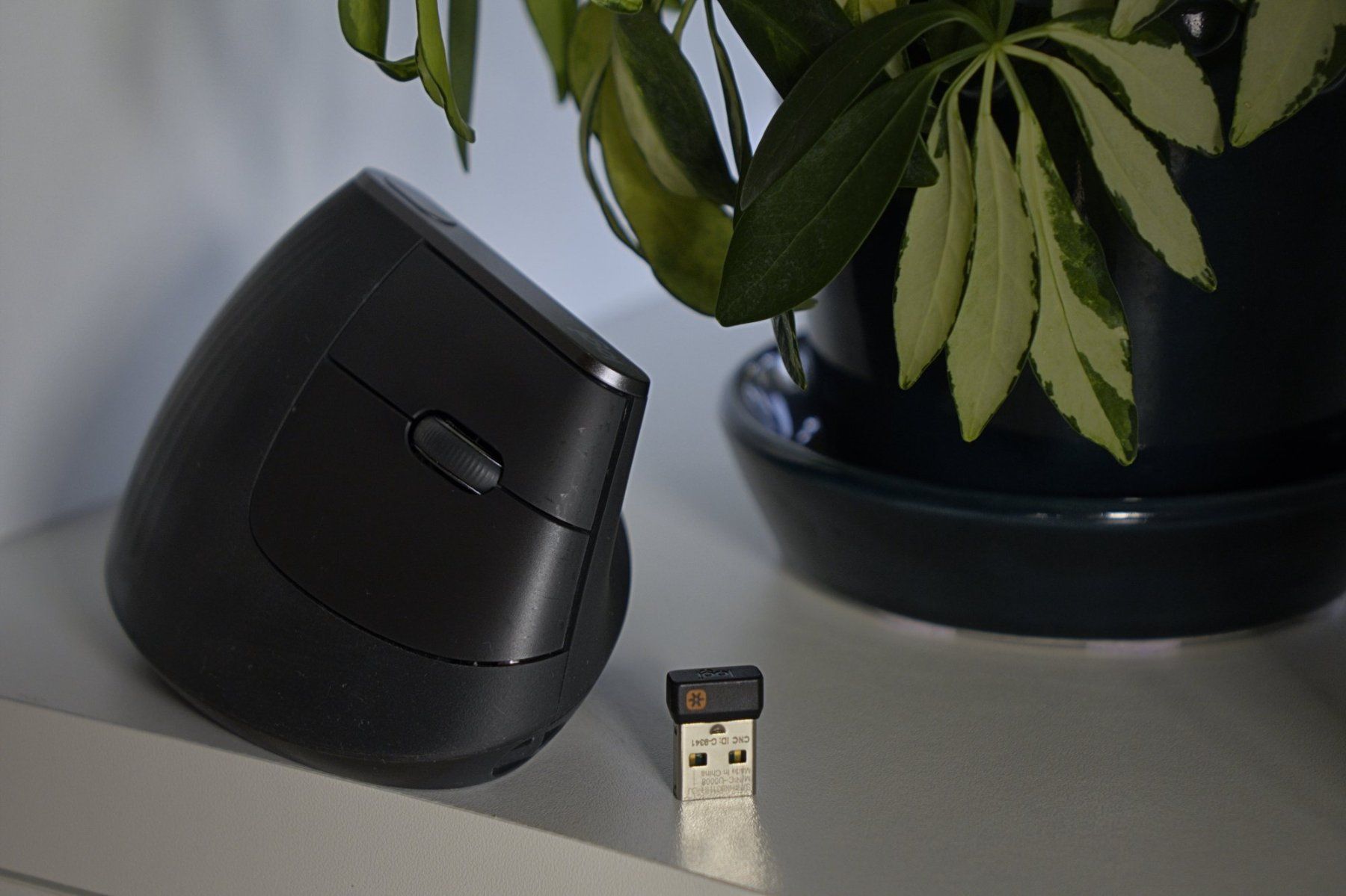 Logitech Mouse: Logitech MX Vertical ergonomische Maus kabellos Bluetooth – Usato da Zürich venduto da rob_6wwv 1
